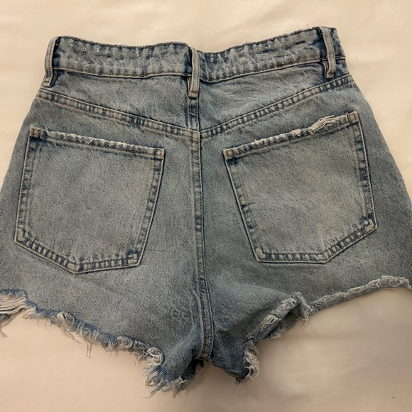 Zara High Rise Denim Shorts - Size 4 - Picture 2 of 3